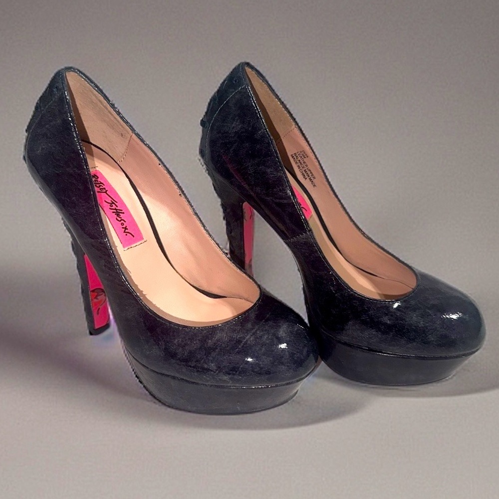 Betsey Johnson Navy Pumps - size 5.5